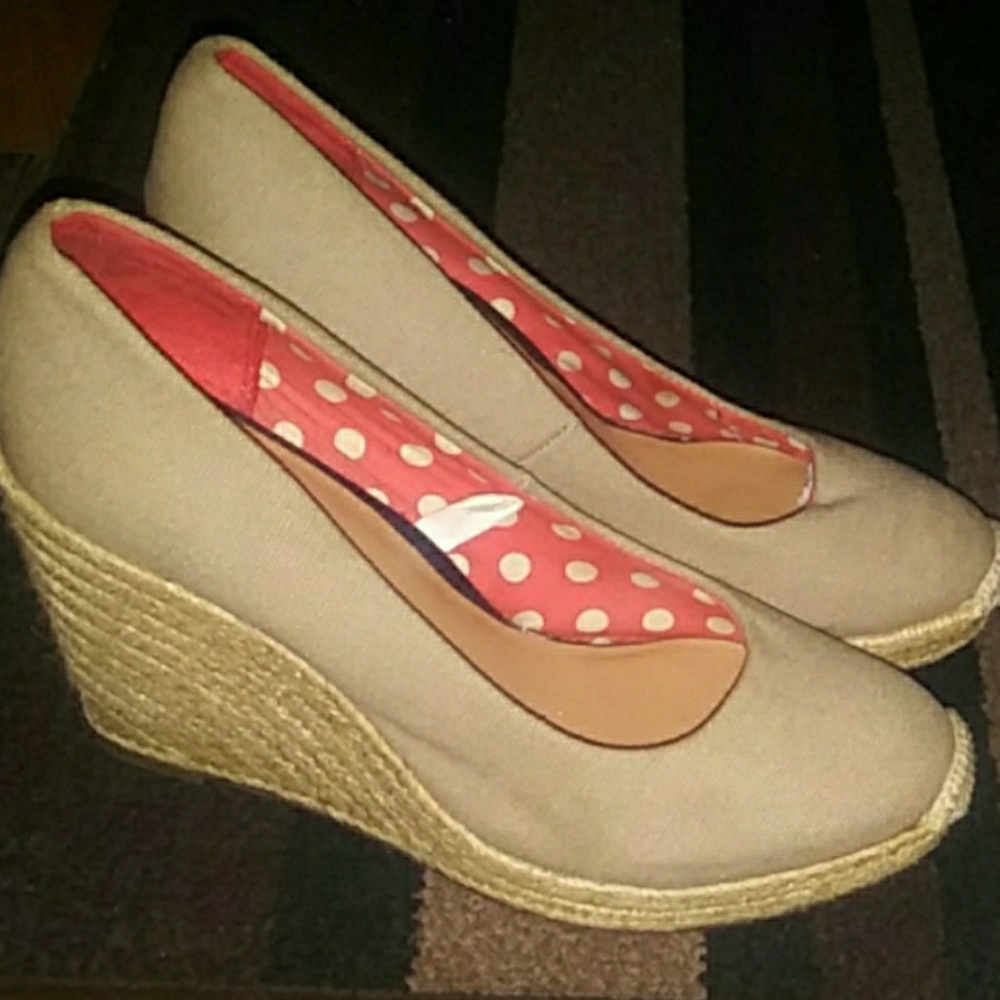 Khaki wedges